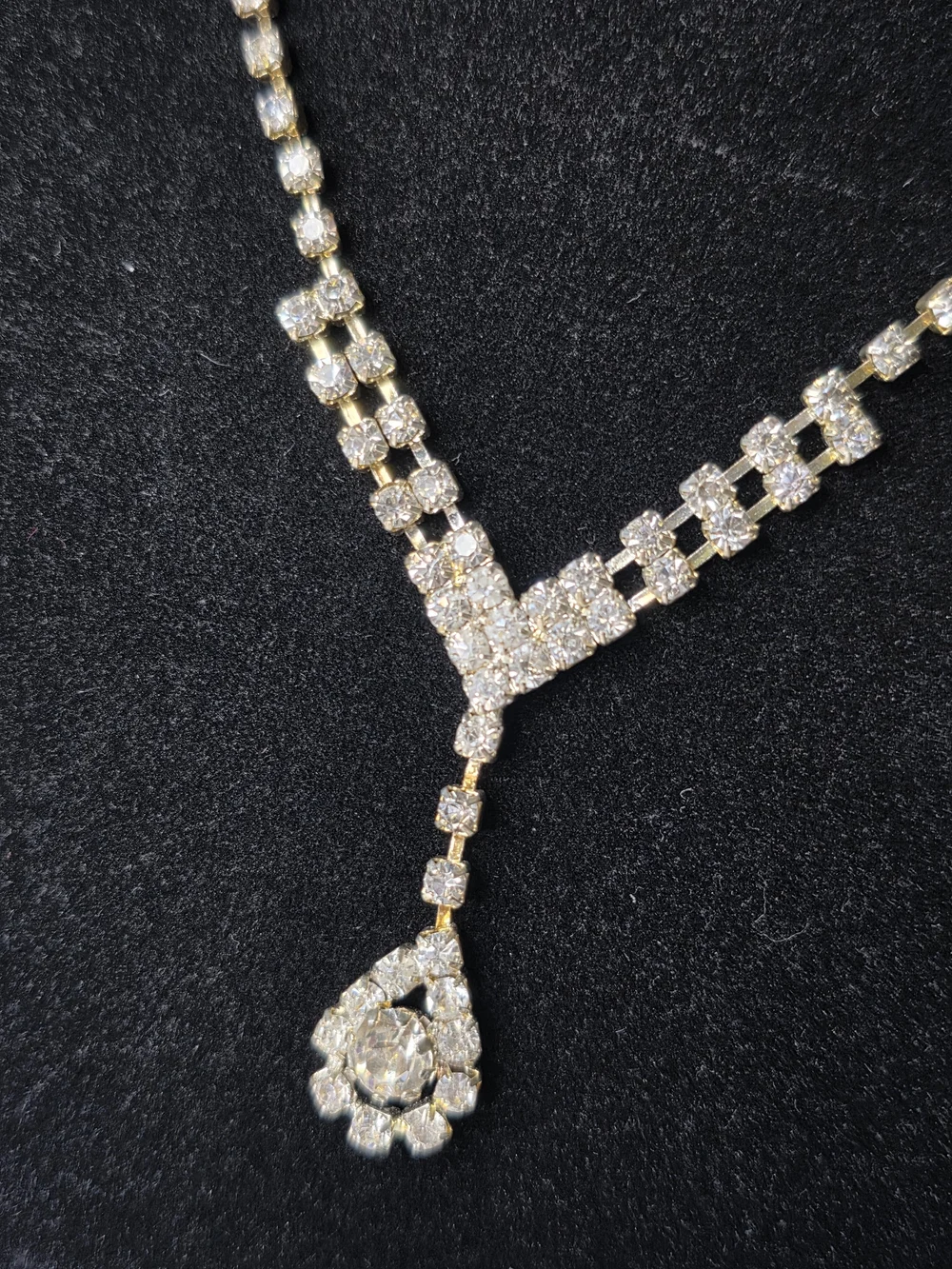 90s style Rhinestone Drop V-Front Necklace - Silver Tone gradual size bling